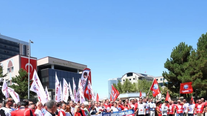 “HAKEM TARAFLI, OYUN HİLELİ: EMEKÇİ BU OYUNU BOZACAK!”